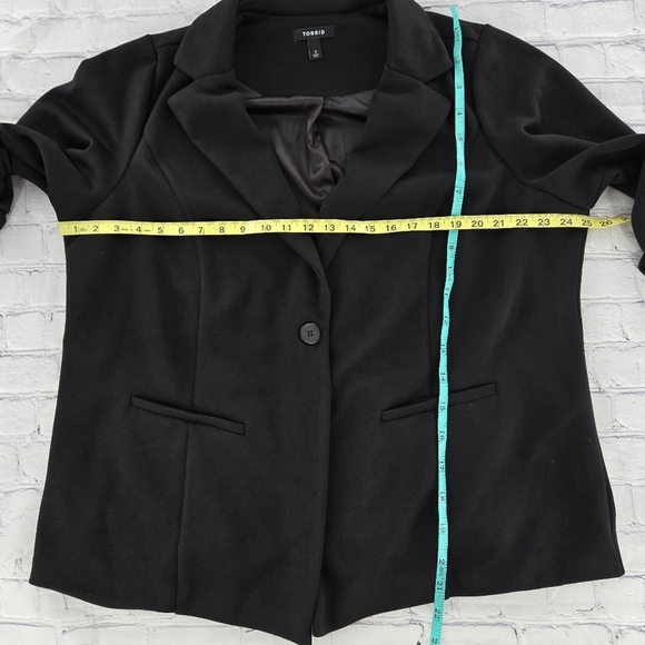 TORRID Corporate Baddie Black Blazer one Button Closure Size 3 - Picture 5 of 10